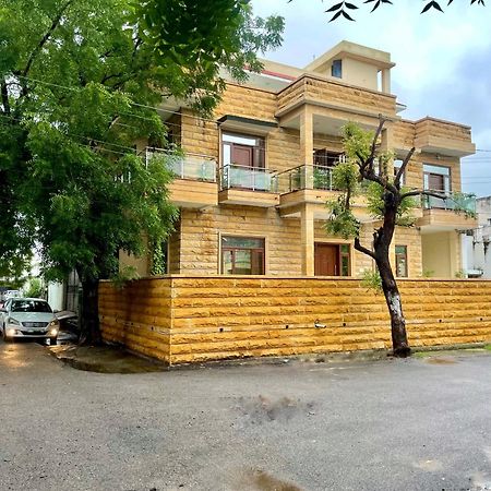 Karni Nivvas - Luxury Redefined Villa Удайпур Екстериор снимка