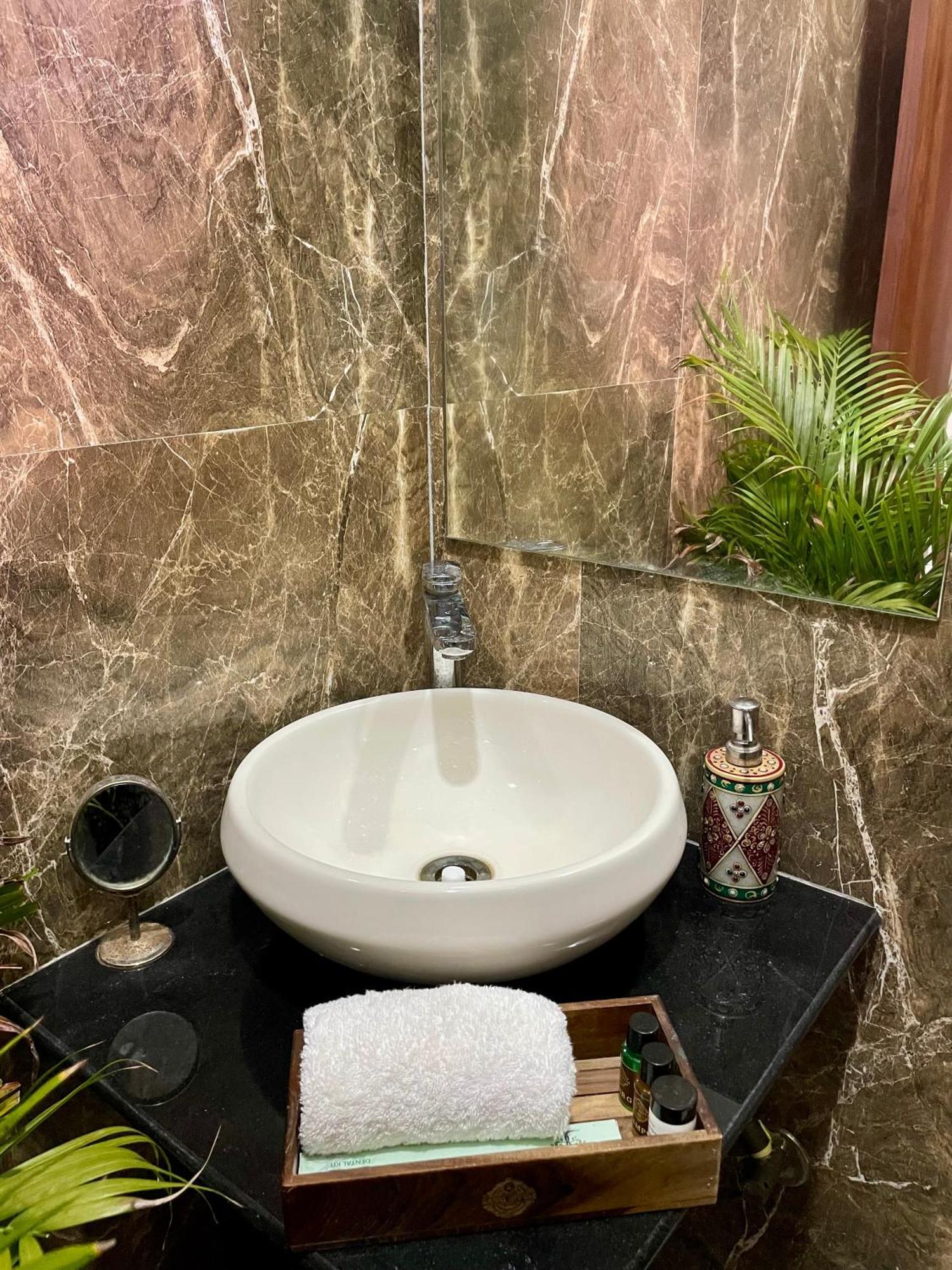 Karni Nivvas - Luxury Redefined Villa Удайпур Екстериор снимка