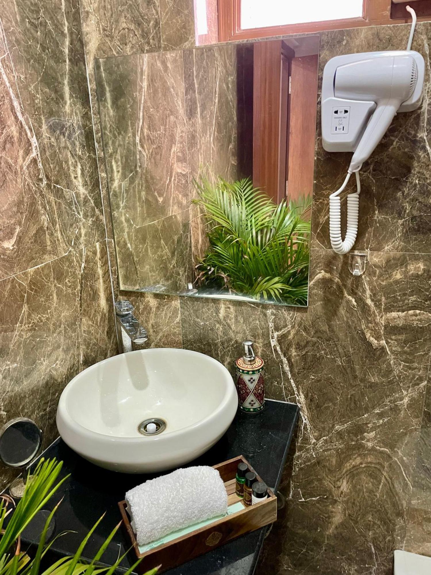 Karni Nivvas - Luxury Redefined Villa Удайпур Екстериор снимка